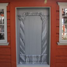 Nytillverkad kopia av dörr från Echstedska gårdens lusthus